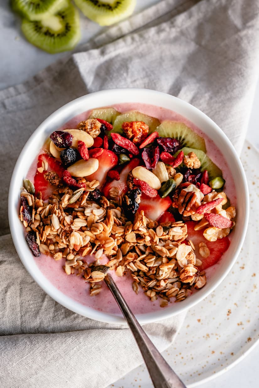 Granola met kiwi en aardbei