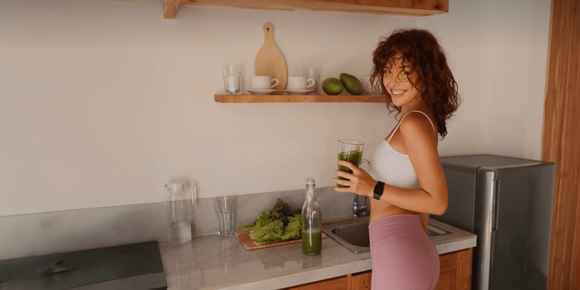 sportieve vrouw met juice