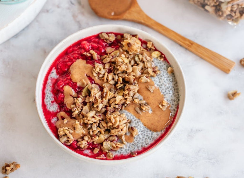 Chiapudding met warme bessen & pindakaas - Arthur’s Breakfast Box