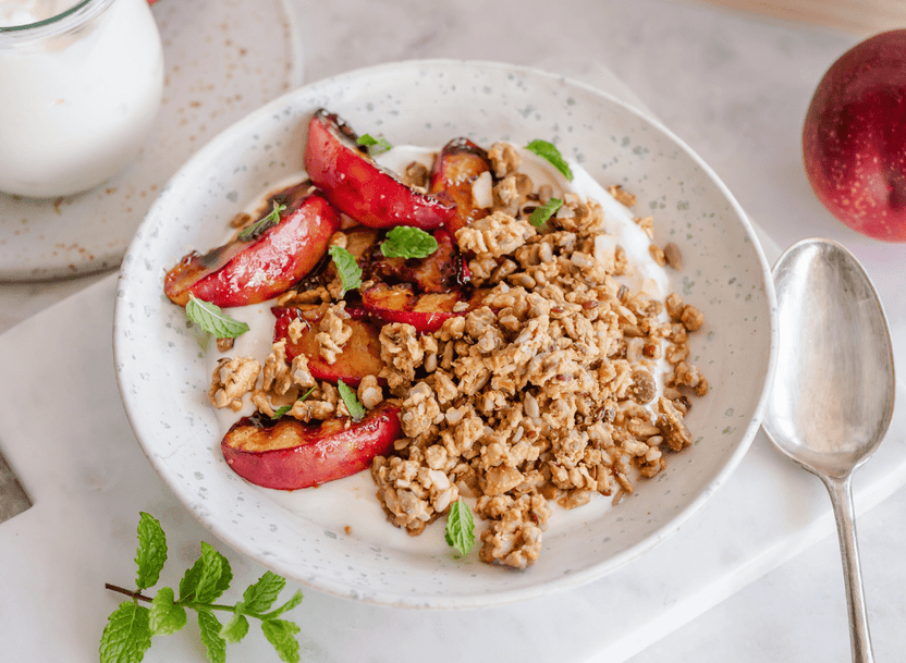 Griekse Yoghurt & gegrilde Nectarine bowl - Arthur’s Breakfast Box