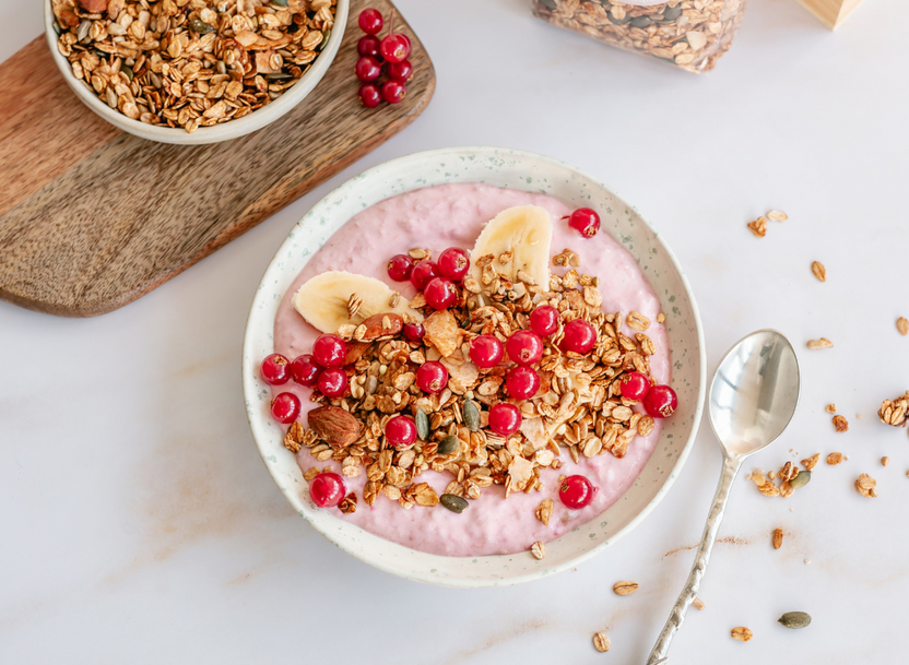 Yoghurt Bowl met rood fruit en granola